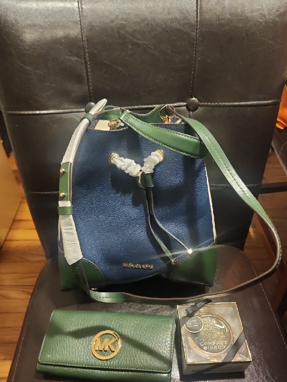 Michael Kors Navy and Green Leather Bucket Crossbody Bag - Picture 9 of 10